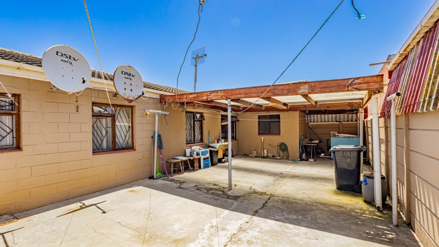 3 Bedroom Property for Sale in Westridge Western Cape